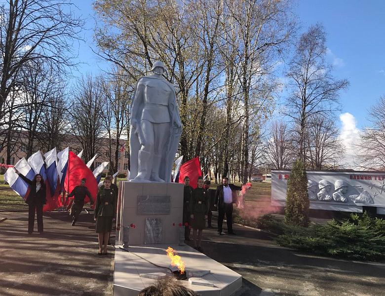 Открытие  памятника воинам -землякам, погибшим в годы  войны.